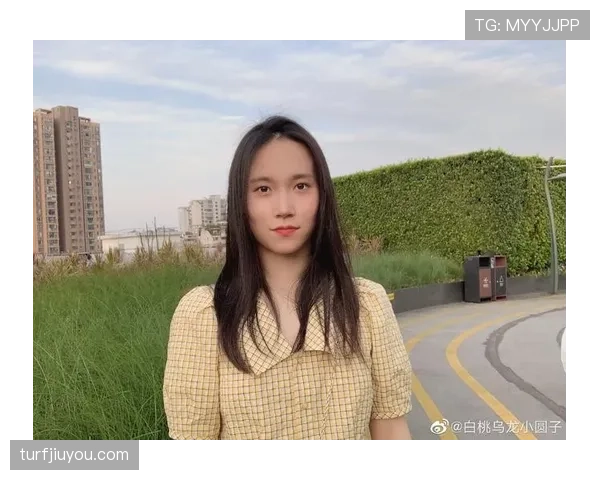 朱雪莹赛场冷若冰霜，私照却像富家千金日常